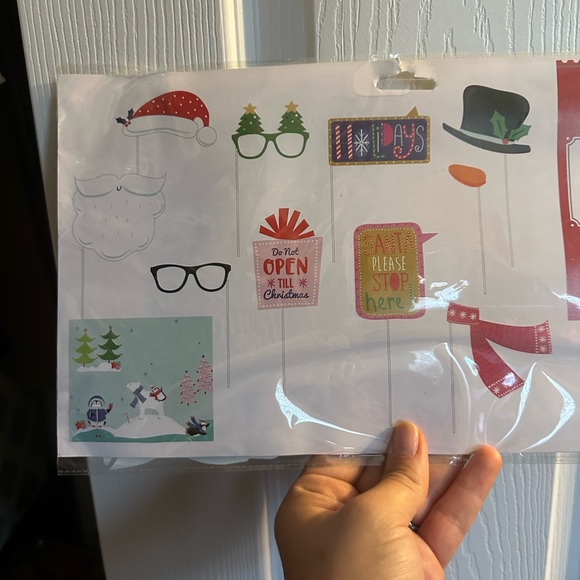 Holiday Time 10 Piece Christmas Photo Booth Prop Kit with Back Drop NWT - Picture 8 of 11